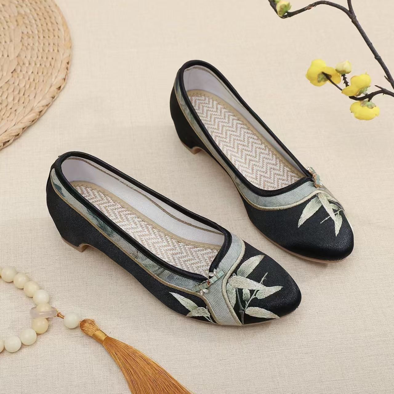 Sapatos femininos de salto bai - Embroidery Shoes avaliação e preço