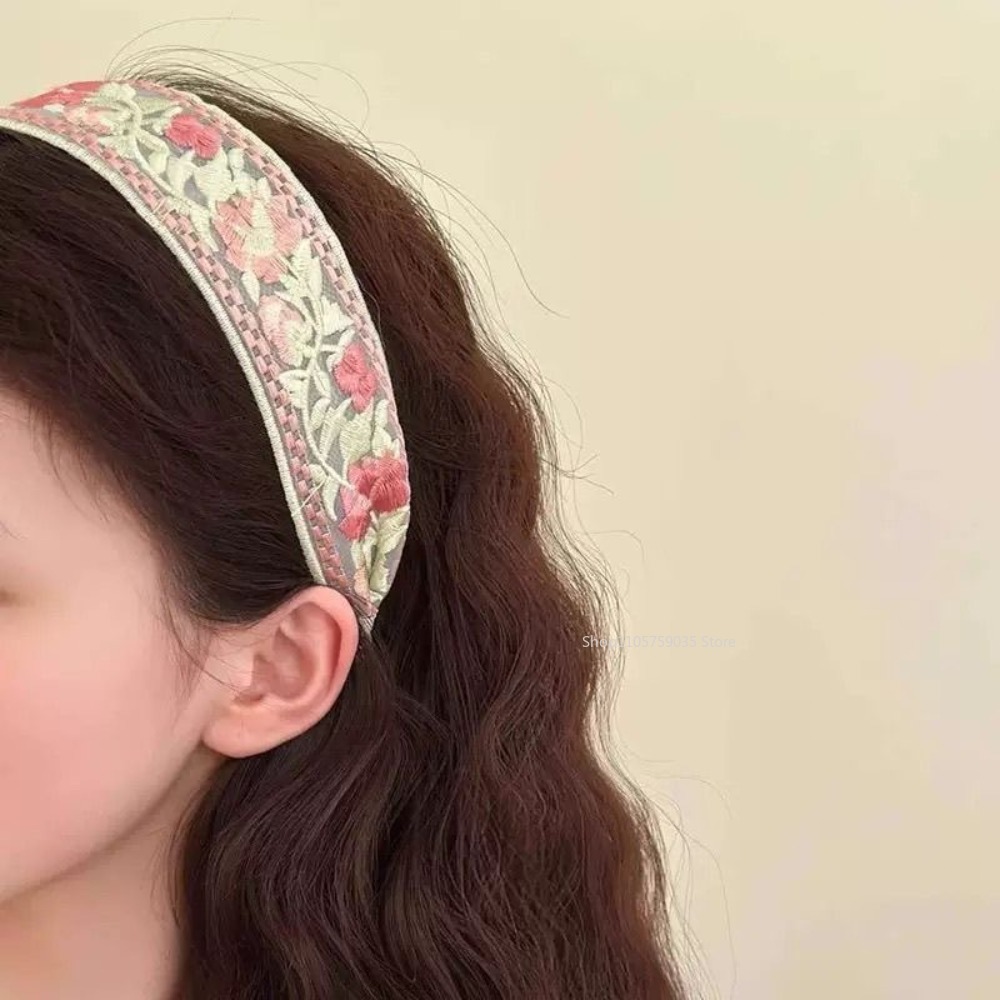 Tiara de Renda Floral Bordada  - Embroidery Hooping avaliação e preço