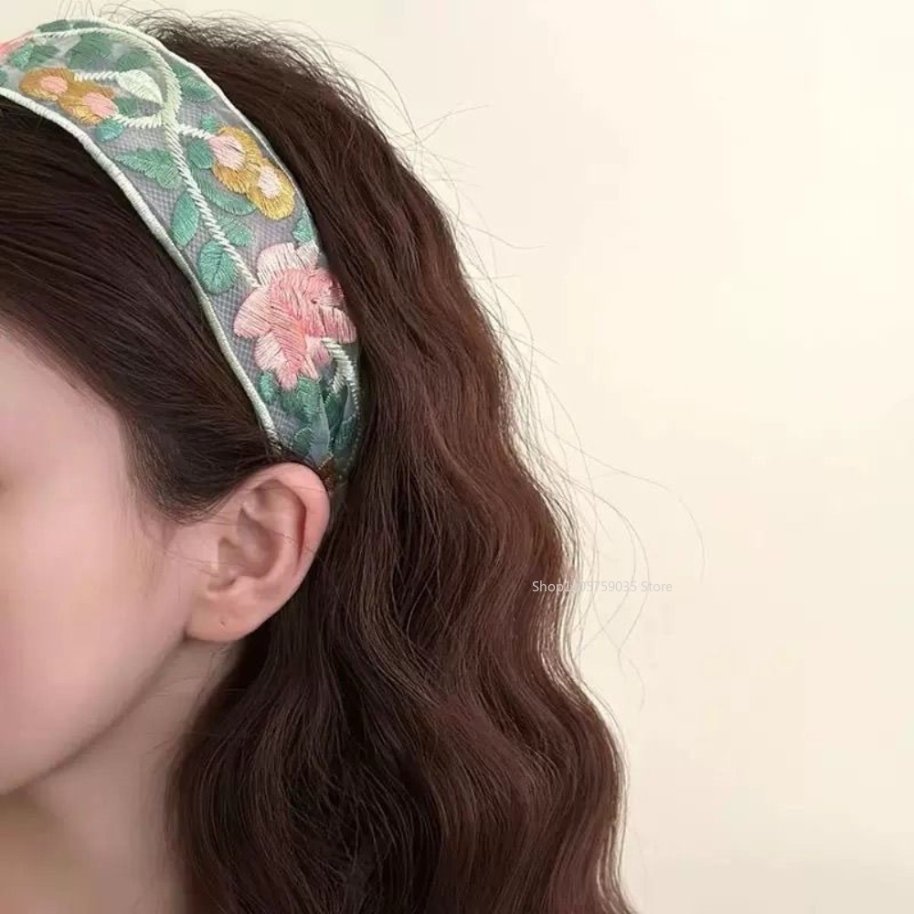Tiara de Renda Floral Bordada  - Embroidery Hooping avaliação e preço